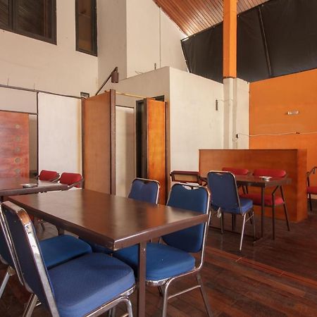 Hotel Reddoorz Near Jalan Sudirman Padang Exterior foto