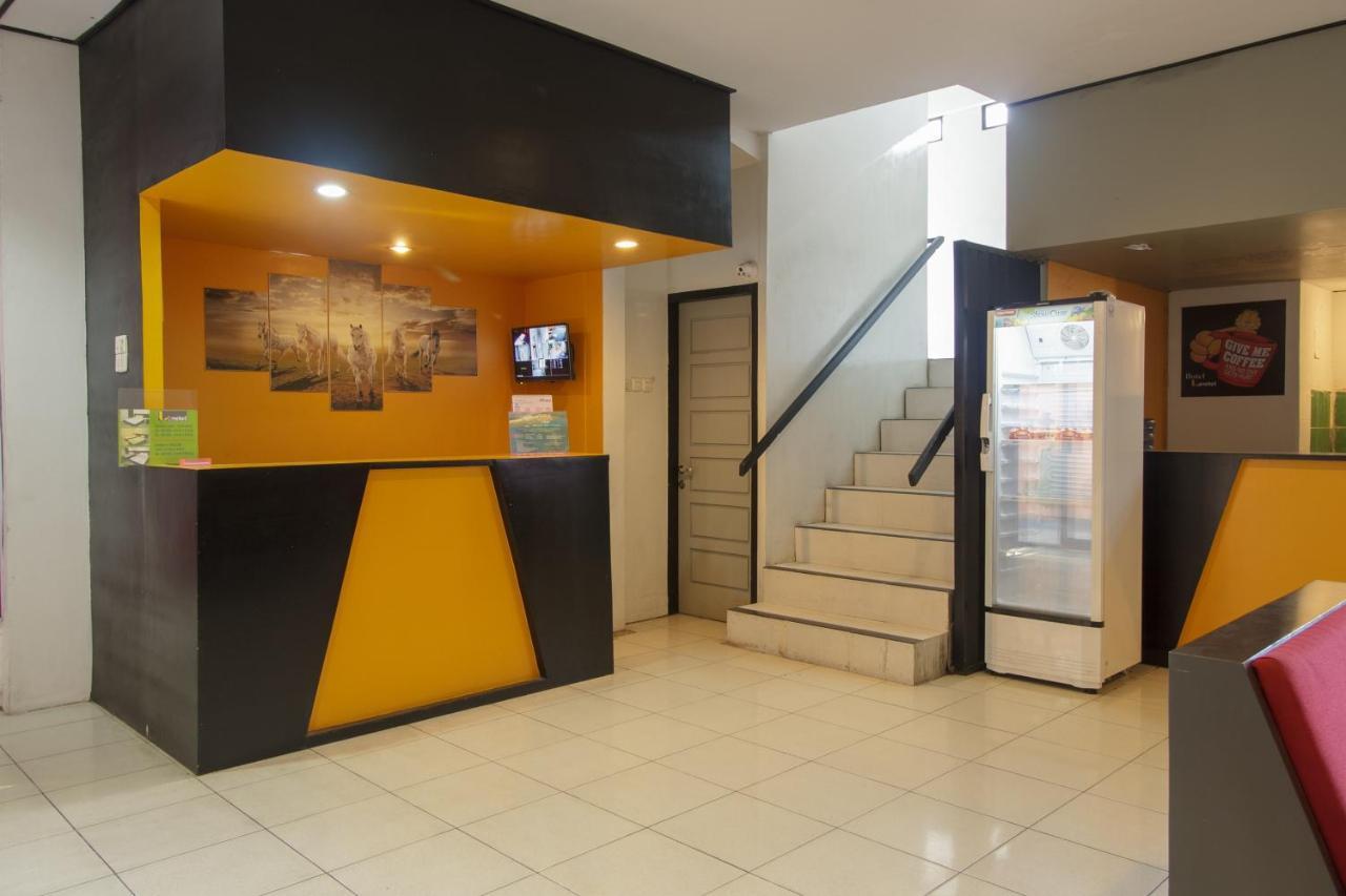 Hotel Reddoorz Near Jalan Sudirman Padang Exterior foto