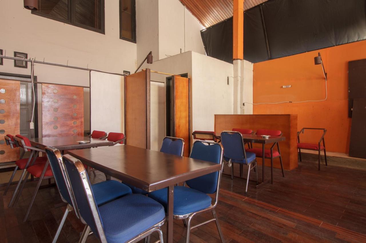 Hotel Reddoorz Near Jalan Sudirman Padang Exterior foto