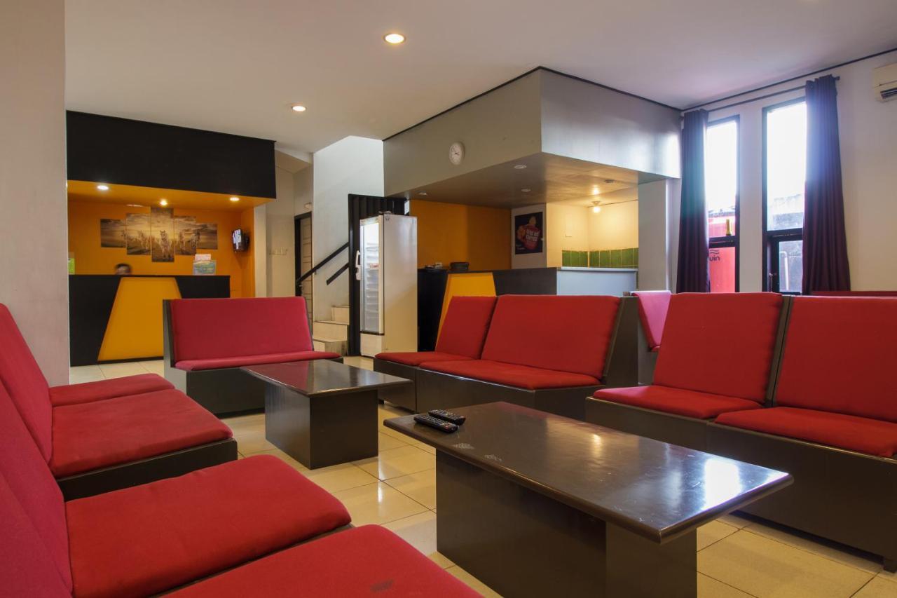 Hotel Reddoorz Near Jalan Sudirman Padang Exterior foto
