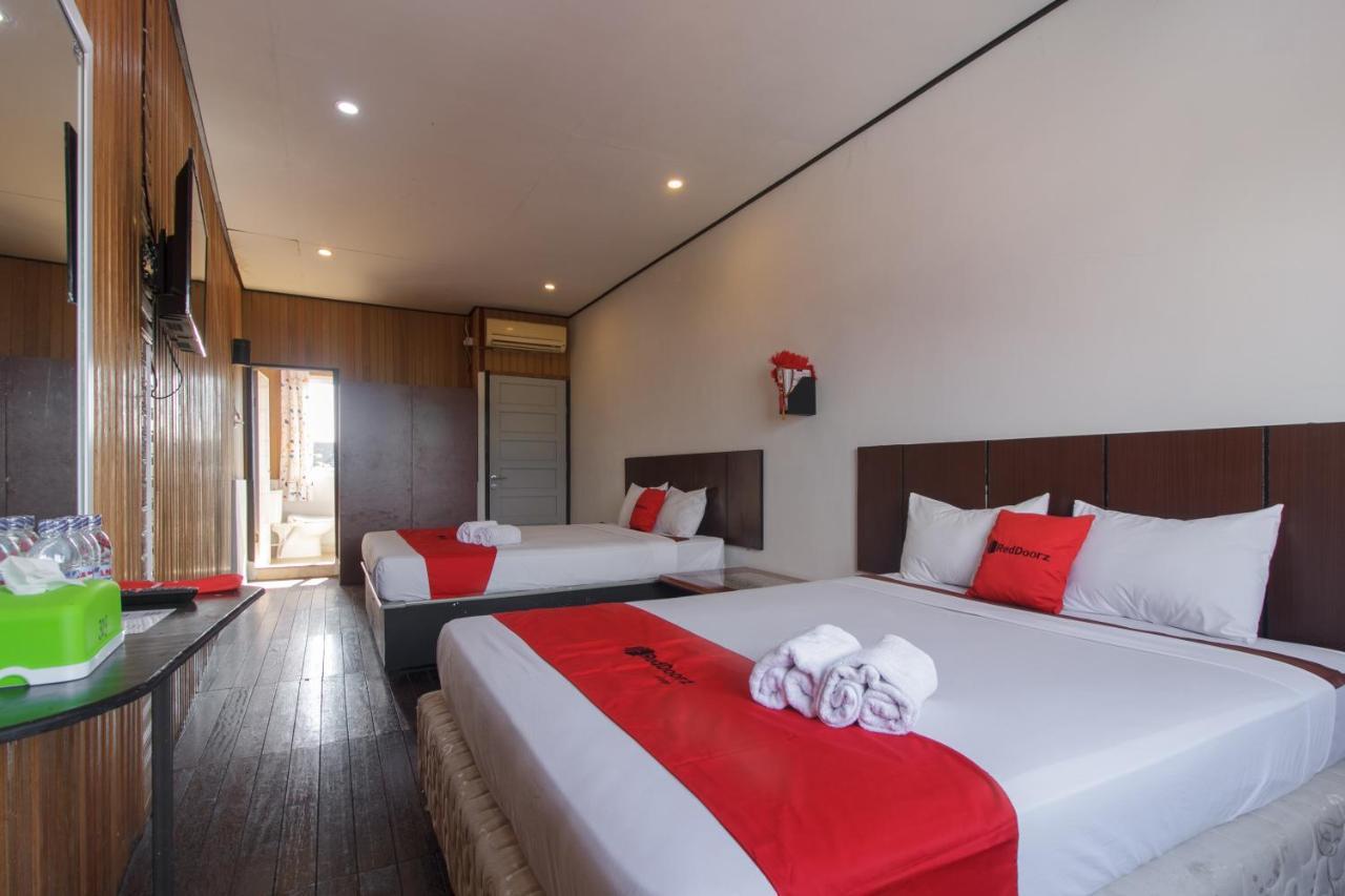 Hotel Reddoorz Near Jalan Sudirman Padang Exterior foto