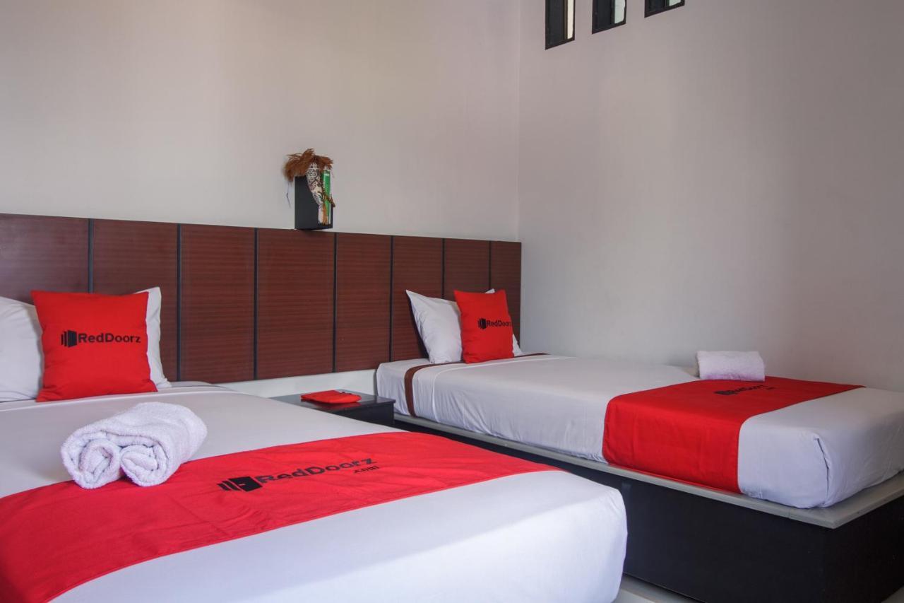 Hotel Reddoorz Near Jalan Sudirman Padang Exterior foto